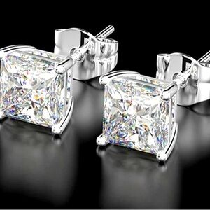 18 K with my side stone they are approximately a 10 MM stone S1